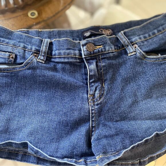 Roxy Jean Shorts ( boy cut style) - Picture 1 of 3